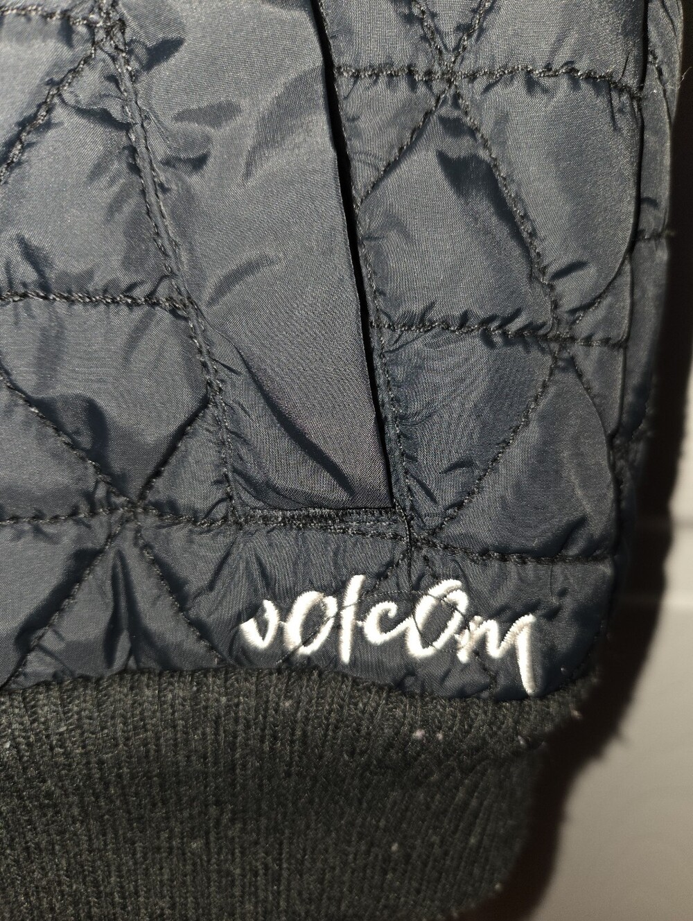 Volcom Puffer Jacket - Picture 3 of 3